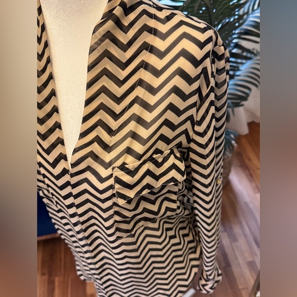 Chevron Patterned Lightweight Women's Top Camisole - Picture 10 of 15